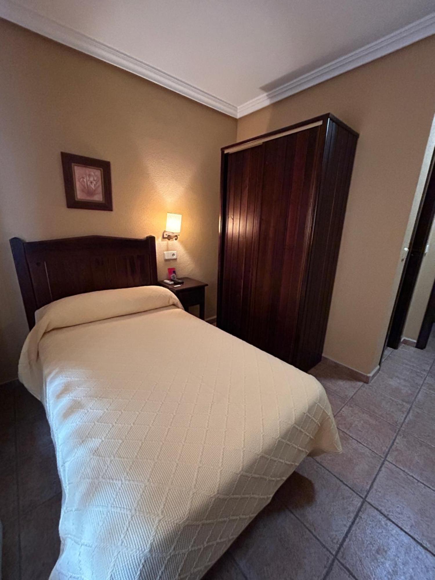 Hostal Restaurante Morote Cano Lezuza Ngoại thất bức ảnh